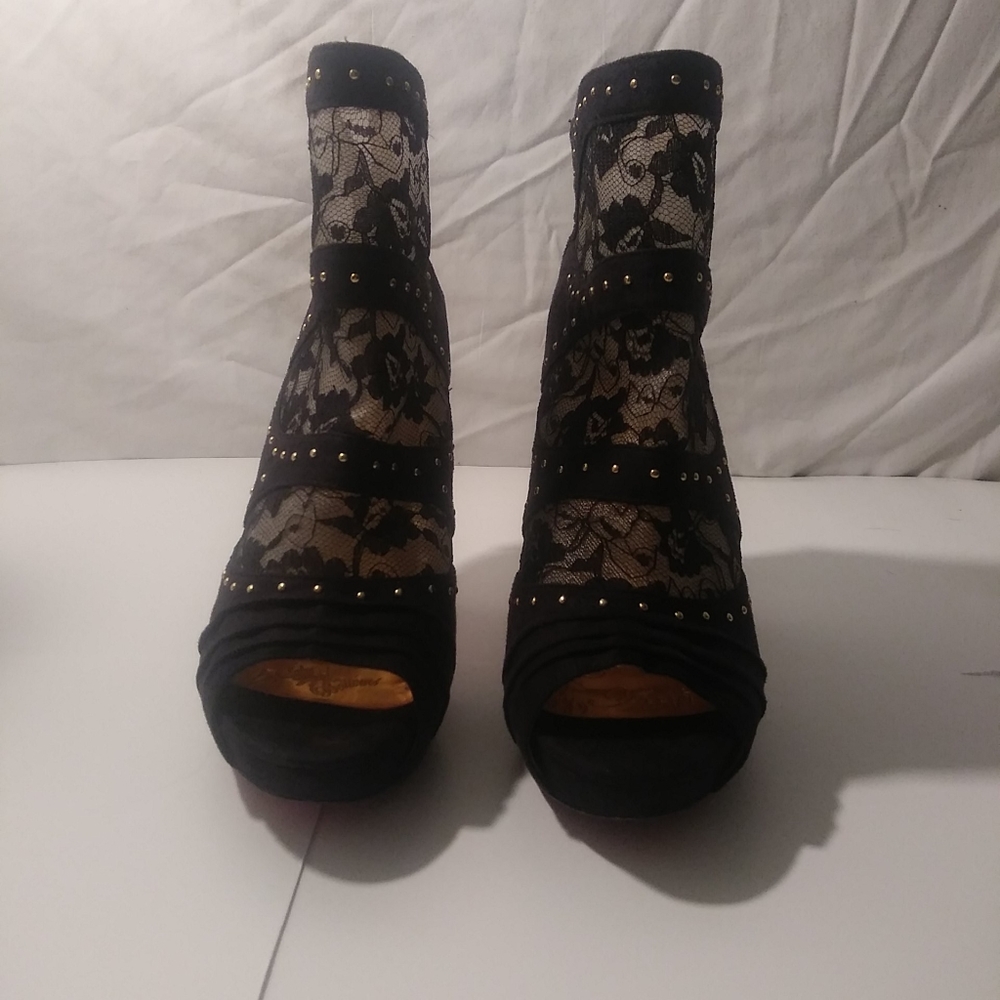 Apple Bottom Dress Shoes Size 8